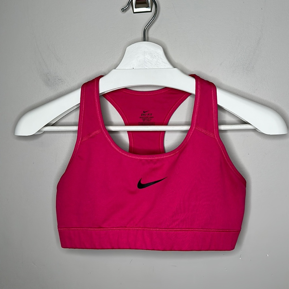 ✨ 3 for $35 ✨ Nike Hot Pink Sports Bra
